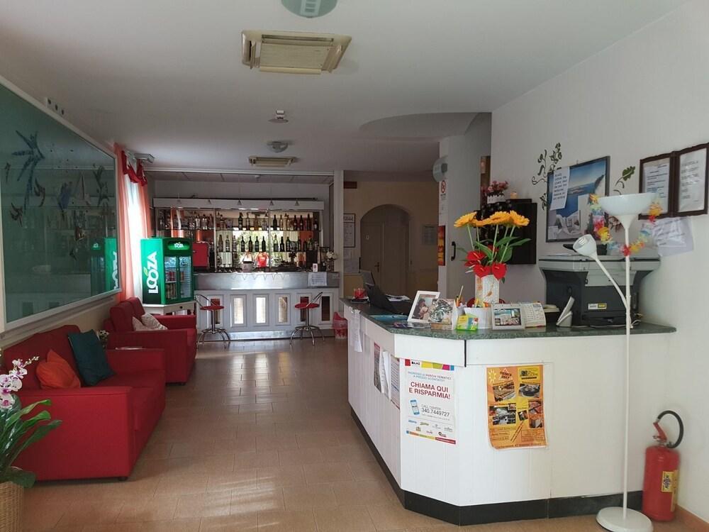 Hotel Criss Ріміні Екстер'єр фото